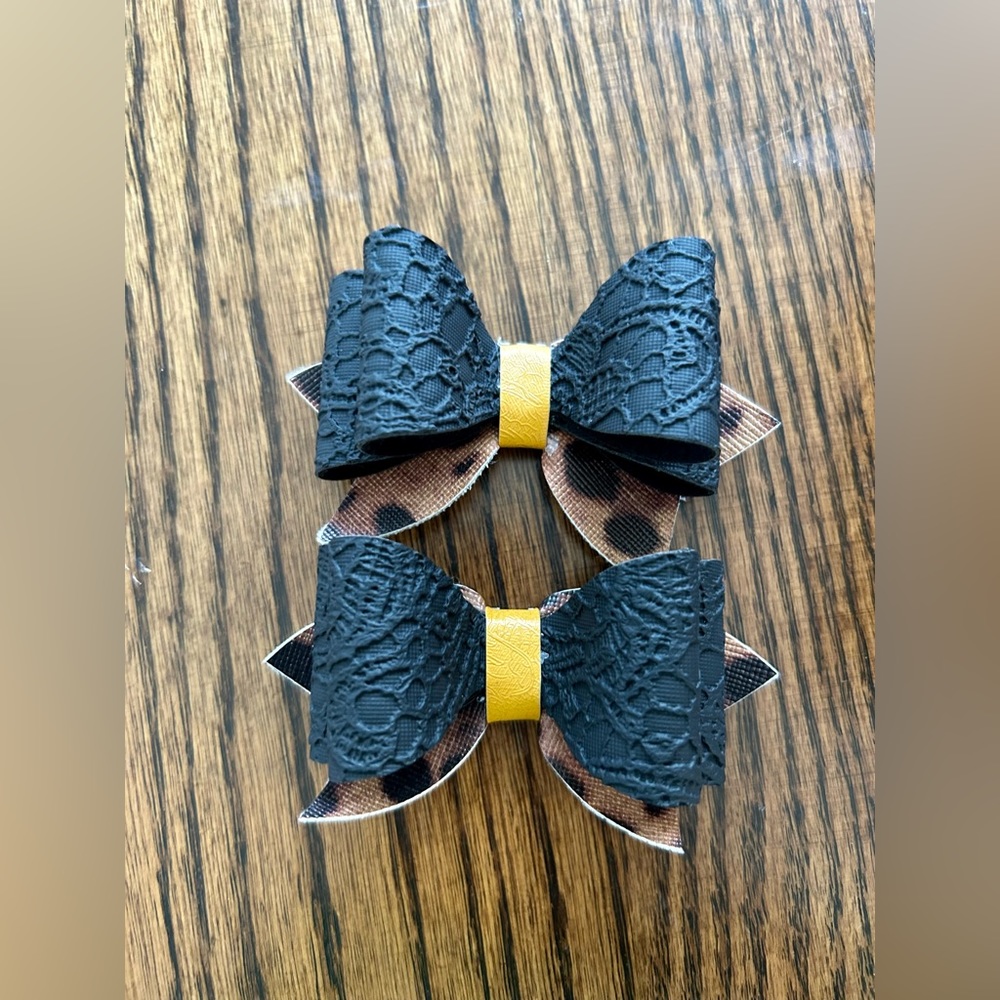 SOLD•Shoe Bow Clips